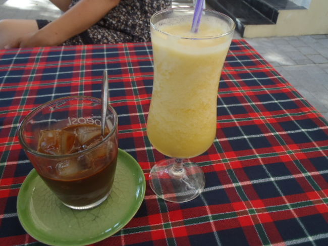 ３日目の朝、ビーチサイド最終日。<br />今朝もフレッシュジュースにベトナムコーヒを飲み・・・