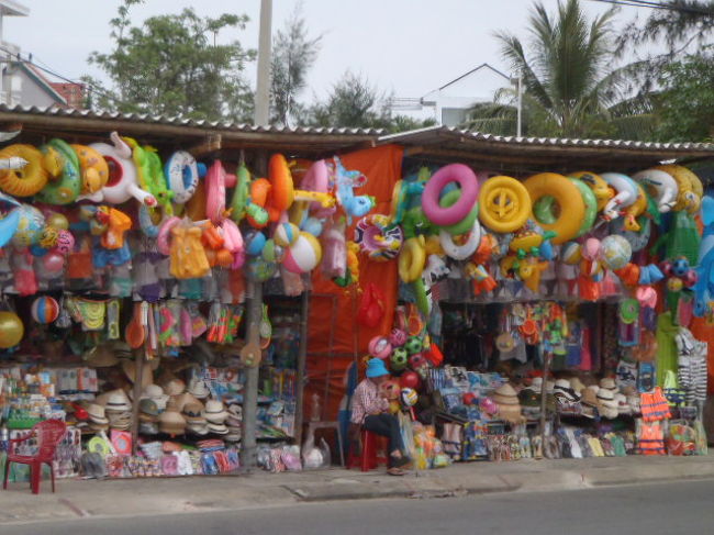 そして、通りの向こう側にももう１軒のショップが・・・