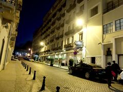 1806 ホテルリスボアプラザ到着．少し休んだら1900すぎにファドを聴きに予約しているAdega Machadoにタクシーで行くつもりだ．今日は良く遊んだ