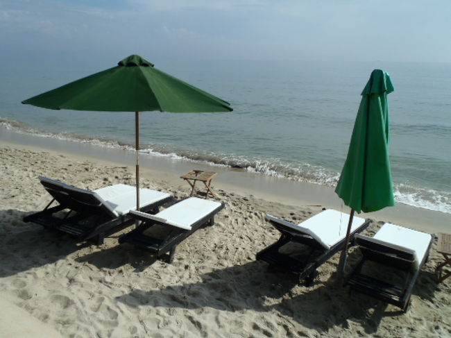 ダナンへの移動日<br />朝からビーチへ・・・