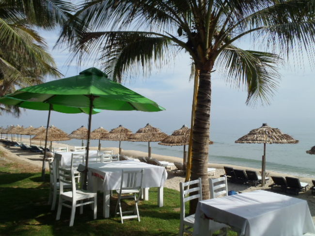 楽しみにしていた古都・ホイアンでのビーチライフは思いの外満足でした。<br />此れで夕陽が観賞出来たら最高な場所かも・・・<br />好きなビーチサイドが一つベトナムに増えました。<br />次回からはホイアン空港へ直接アクセスで来る方法もありかな・・・<br />そして昼前にタクシーでダナンの町へ・・・<br /><br />（続く）現在・人気上昇中の街・ダナン！