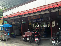 「カオソーイ・イスラム（Khao Soi Islam）」という、
チェンマイ名物カオソーイのお店。