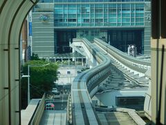 2017.05.28　小倉ゆき普通列車車内
平和通りを出ると目と鼻の先が小倉駅だ。小倉からはちゃんと“正調”鉄道に戻る。