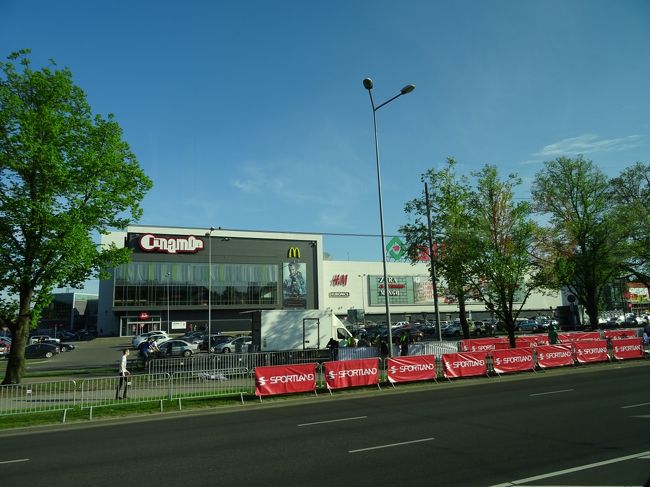 バスで「歌の原」へ