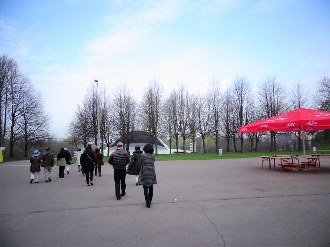 次は旧市街地に移動