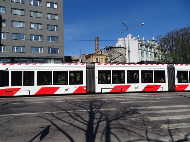 いろいろな形状のトラムが走っています