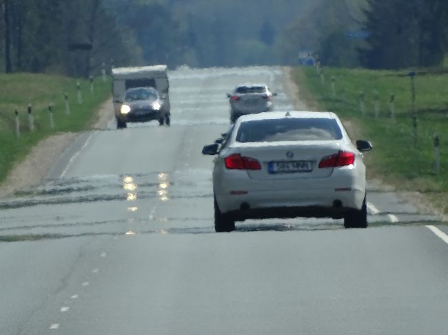 昼食後はひたすらリガへ向かいます。約300KMの道のりはほとんどが一般道です<br /><br />