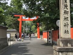デルタ地帯から下賀茂神社へ向かいます。左手奥は三井家別荘。正式には「旧三井家下鴨別邸」。見学もできたのね