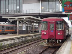 美濃太田駅からはイッキにローカル色が強まる長良川鉄道です。

ゆら～り眺めて清流列車1号

≪9:39≫