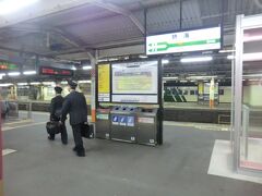 23:24
熱海に到着。
ここで、JR東日本の乗務員様は降車。
短い間でしたが、お疲れ様でした。

この先、米原まで、JR東海の乗務員様が運行を担当されます。