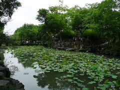 ようやく拙政園に到着！

拙政園の入場料は高い。90元（約1600円）
元を取りたくなります。

池の先に北塔が見えて、計算されていると思いました