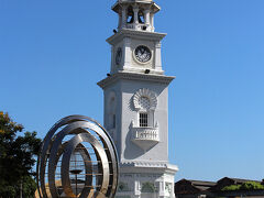 コーンウォリス砦を出てすぐに、
ビクトリア・メモリアル時計台。