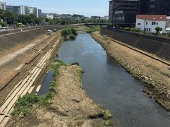 ■この橋を渡ると戸塚宿

　だんだん暑くなって来たが、もうすぐ戸塚宿。

　