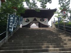 倉敷の町が一望できる高台にある神社です。
「ブラタモリ」にも出てきた神社です。
日ごろ、運動不足なので上まで上がるのは少ししんどかったです。