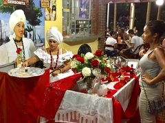 【ポルトセグーロの夜店／バイーア州／ブラジル】

白い独特の民族衣装を纏った黒人の女性が作ってくれるものと相場は決まっています。