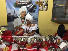 【ポルトセグーロの夜店／バイーア州／ブラジル】

さて、最後に、これもバイーア地方の代表料理「アカラジェ」。