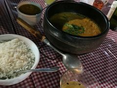 【ポルトセグーロの夜店／バイーア州／ブラジル】

一杯目のビールのあとは、私は「カイピリーニャのマラクジャ(パッションフルーツ)割り」、友人はキューバ風に「モヒート」を飲み干します。