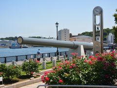ヴェルニー公園の入口です。

最近、旧日本海軍の「戦艦陸奥」の砲が
展示されています。
大戦中、爆発事故で沈没してしまった
戦艦です。
