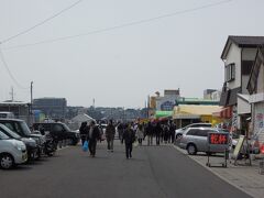 袋田の滝から随分南下し、那珂湊おさかな市場へ
ものすごい人で駐車するのに苦労した