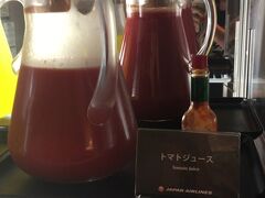 日は変わり22日
那覇空港の「サクララウンジ」へ
トマトジュースが危険なものになっています！！
これはダメでしょう