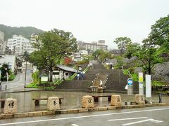 伊香保温泉の石段街は、あいにくの雨模様です。。