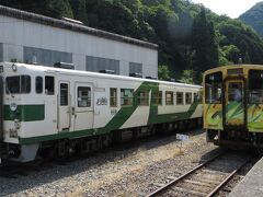 9時38分、錦町に到着
で、なんでキハ40がいるの？？？
「レトロ調車両」に改造して観光客を呼び込むために、ＪＲ烏山線の列車を譲り受けたらしい。