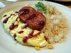 2日目の朝食は、
ホテル内にある日本食レストランで。

和食、和食といいつつ、
チーズオムレツのモーニングセット。

またもや比較物がないので分かりにくいですが、
これまたスゴイ量なんです。