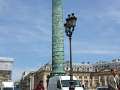そしてしばらく周辺を散歩。
ヴァンドーム広場へ。

歩くだけで楽しいパリの街ってほんとにすごい。