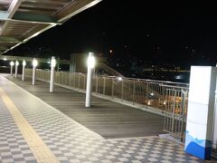 友達と別れてから、一人でこっそりと海猿ロケにも使われた呉中央桟橋ターミナルにやってきた。

ここまで来るのも暗かった上に、ターミナルには人っ子一人いない！
怖くなってそそくさと退散。