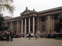 Istanbul Archaeology Museums
国立考古学博物館に来ました。