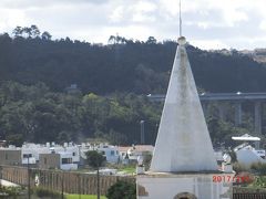オビドスの城壁の上からオビドス旧市街を一望した時に
水道橋
Aqueduct
が遠くに見えました。
