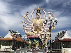 ワット・プラーイ・レーム(Wat Plai Laem)
タイ寺院の仏像全般に言えることですが、東南アジアでもインドネシアやベトナムの仏像とは比較にならないくらい・・・雑です。