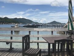 ナンユアン島で昼食。
まぁ、中国人が大半です。
それにしても中国人のマナーはなんとかならないものか・・・
食べた後のゴミを床に捨てたり、頻繁にツバを吐く習慣のない国民にとっては、なんとも見苦しい光景です・・・。
もちろん、中国人が全部そうだとは言いませんが、国民性という意味ではやはり・・・。