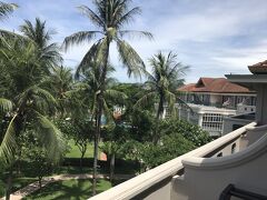 そして、旅の後半に宿泊したセンタラは、チャウエンの中心ショッピングモールであるセントラルフェスティバルも経営するセントラルグループの系列ホテル。
かなりの老舗ホテルなので、老朽化は否めませんが、広大な敷地とホスピタリティは色褪せてません。
某口コミサイトでは
欧米人とアジア人を差別して扱っているというような口コミもありますが、感じません。
もちろん、スタッフによっても違うのでしょうが、あからさまに差別的なスタッフなんているのか？と不思議に思います。

タイの５☆ホテルとしてのセンタラはちゃんと健在ですよ。