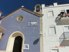 Saint Anthony chapel　
セイント アンソニー教会
は、少し先のSao Miguelレストランで昼食を食べた後に
レプブリカ通りを戻る時に寄って見ました。
小さい教会で隣の民家とくっついていました。