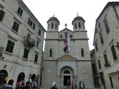 町の中には多くの教会があり、先程の大聖堂はカトリックですが、こちらの聖ニコラス教会は正教会の建物です。