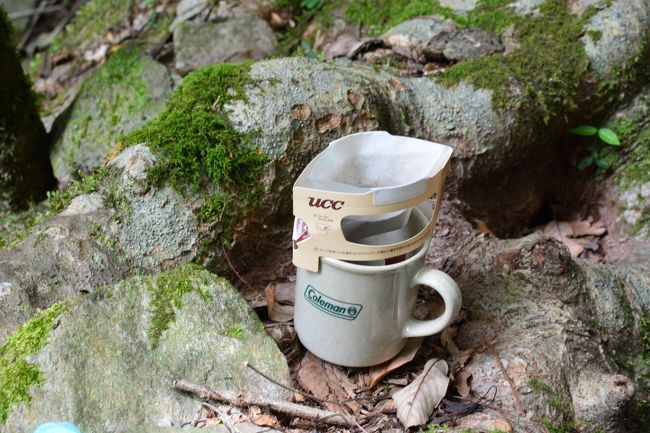 珈琲を淹れます<br /><br />　　景色が違うと　　大変美味しくなりますね<br /><br />　　40分ほどまったり休憩　ここまでの道のりが登りで大変きつかった<br /><br />　　ハイキングではなく登山のようでした