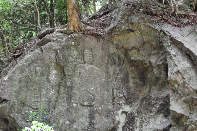 高円山からの昇る朝日を真っ先に浴びることからつけられた<br /><br />　　大きな観音様
