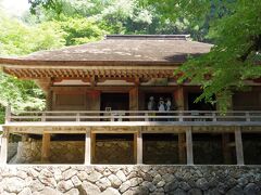 山の自然に抱かれるように建つ室生寺。
風情のある石段を登って行くと古い金堂があらわれ、中には麗しい仏像たちがズラリ…！
言葉いらずの素晴らしいひととき。