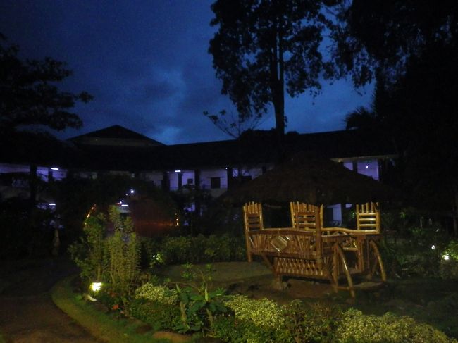 自然をそのまま生かした庭はオーナーのアイディアが盛りだくさん