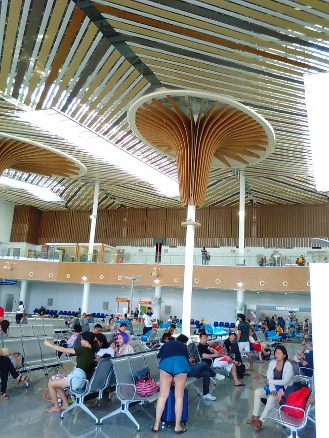 プエルトプリンセサの空港　すごく綺麗でした