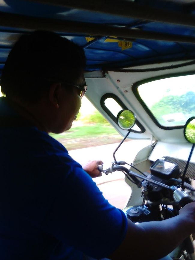 最初8ペソでOKだったはずなのに、降りるときに80ペソと言われ怖いので払いました