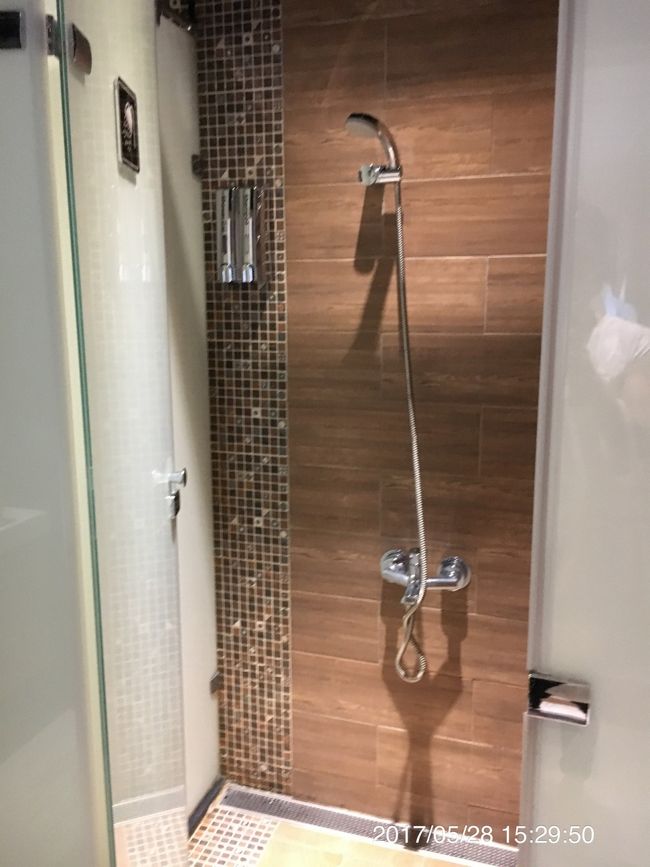 シャワーブース <br />シャンプー、ボディソープあり<br />タオル等はなし<br /><br />フリーの綿棒やコットンあり。