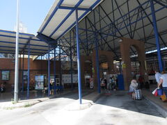 グラナダからALSAバスでマラガバスターミナルに1時間半ほどで到着。
マラガバスターミナルからマラガ駅へ歩きます。