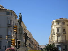 Plaza de la Marina

ラリオス の像、らしい。Larios Monument 