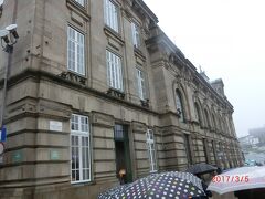 ポルトでの最初の観光は郊外のAxisホテルからポルト市内で
最も近いサン ベント駅です。
何故駅？
ここでもアズレージョでした。