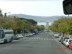 ベレンの塔
Torre de Belem
は坂道から見た風景が良かったですね。
道の中央に見えます。
