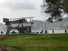 何故かリンドバーグの飛行機が展示されていた。
Sacadura Cabral an Gago Countinha Monument
と言うそうです。
ポルトガルに飛行してきたとのことでした。
よくこの小さい飛行機で長距離を行くとは？
僕は興味がありじっくり見ましたが、ここでは人気がなかった。
