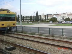 ホテルからポルトガル国鉄
Comboios de Portugal
の列車が見えます。