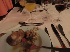 ツアーパンフレットでは地下鉄、スーパーまで徒歩圏800mと言う触書でした。
VIP エグゼクティブ アーツです。
リスボン市街のロシオ駅まで乗り換えで11の駅です。
遠く、空港には近い。